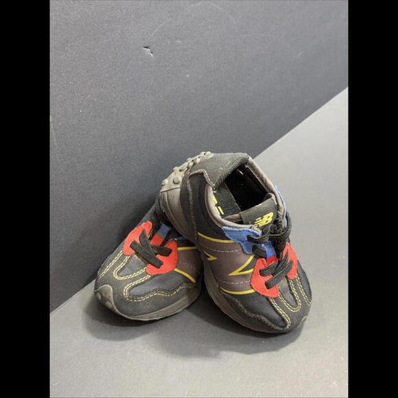 New Balance 327 Toddler Size 5C Black Red Athletic Walking Preppy Shoes Sneakers - Picture 15 of 15